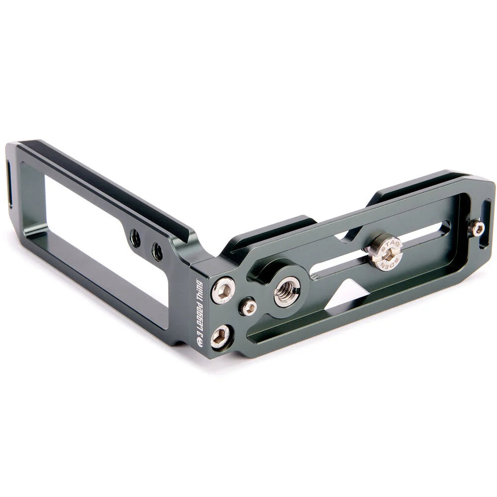 3-Legged-Thing QR11 FBG-2 universal L-bracket in light grey – Arca-Swiss compatible with quick-release clamp and vertical/horizontal mounting.