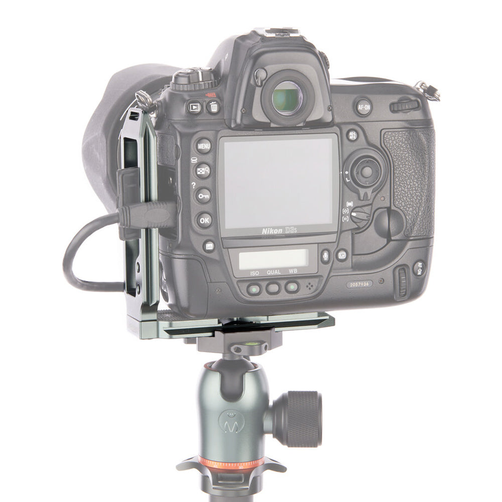 3-Legged-Thing QR11 FBG-2 universal L-bracket in light grey – Arca-Swiss compatible with quick-release clamp and vertical/horizontal mounting.