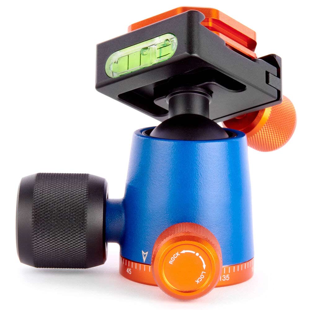 3‑Legged‑Thing AirHed Neo 2.0 ball head in blue with Arca‑Swiss clamp, ergonomic control knob and bubble level.