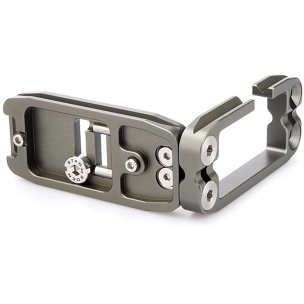 3LT Ellie L-Bracket camera accessory is the first modular camera bracket. It comes with an 85mm Arca-Swiss compatible base and fits almost any camera.