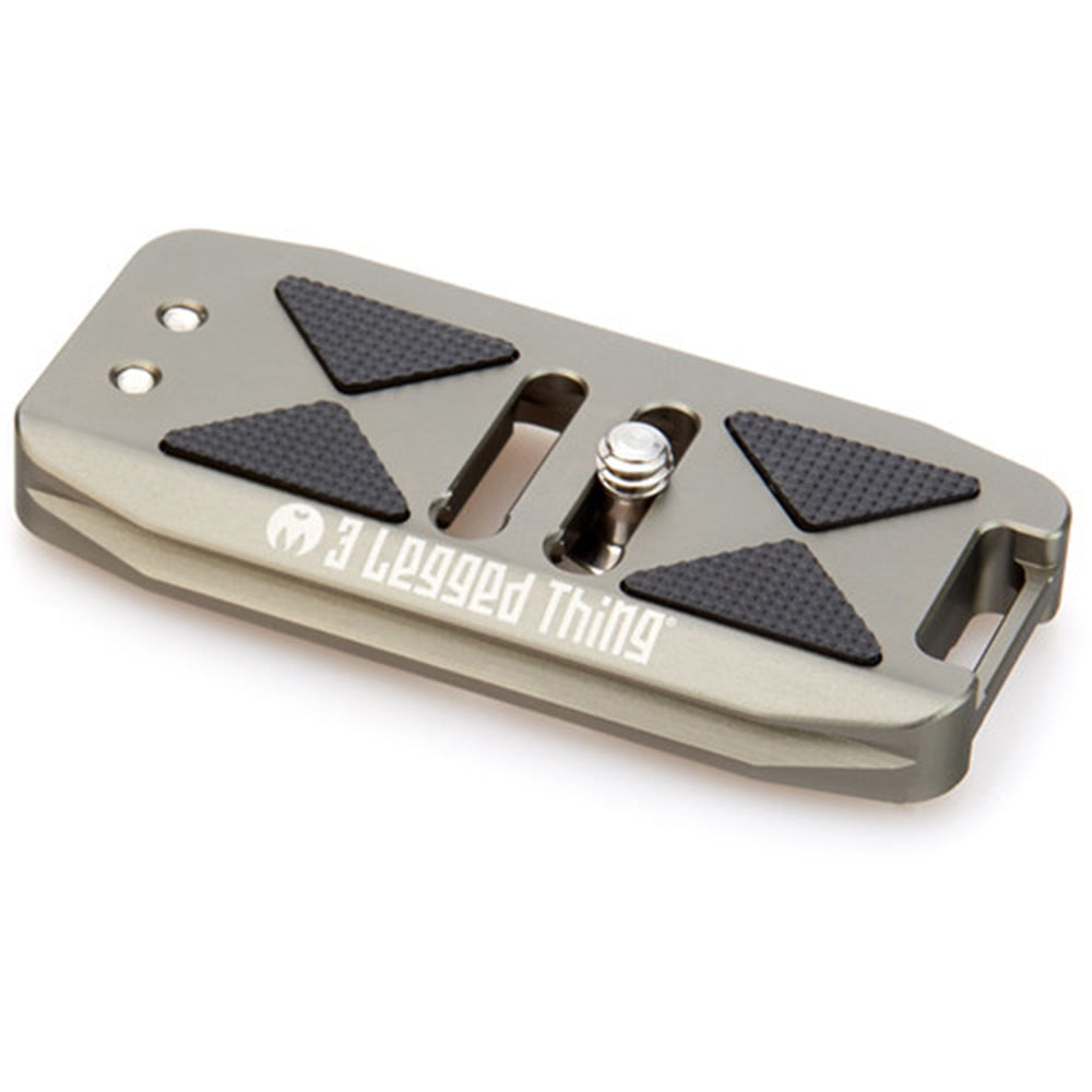 3LT Ellie L-Bracket camera accessory is the first modular camera bracket. It comes with an 85mm Arca-Swiss compatible base and fits almost any camera.
