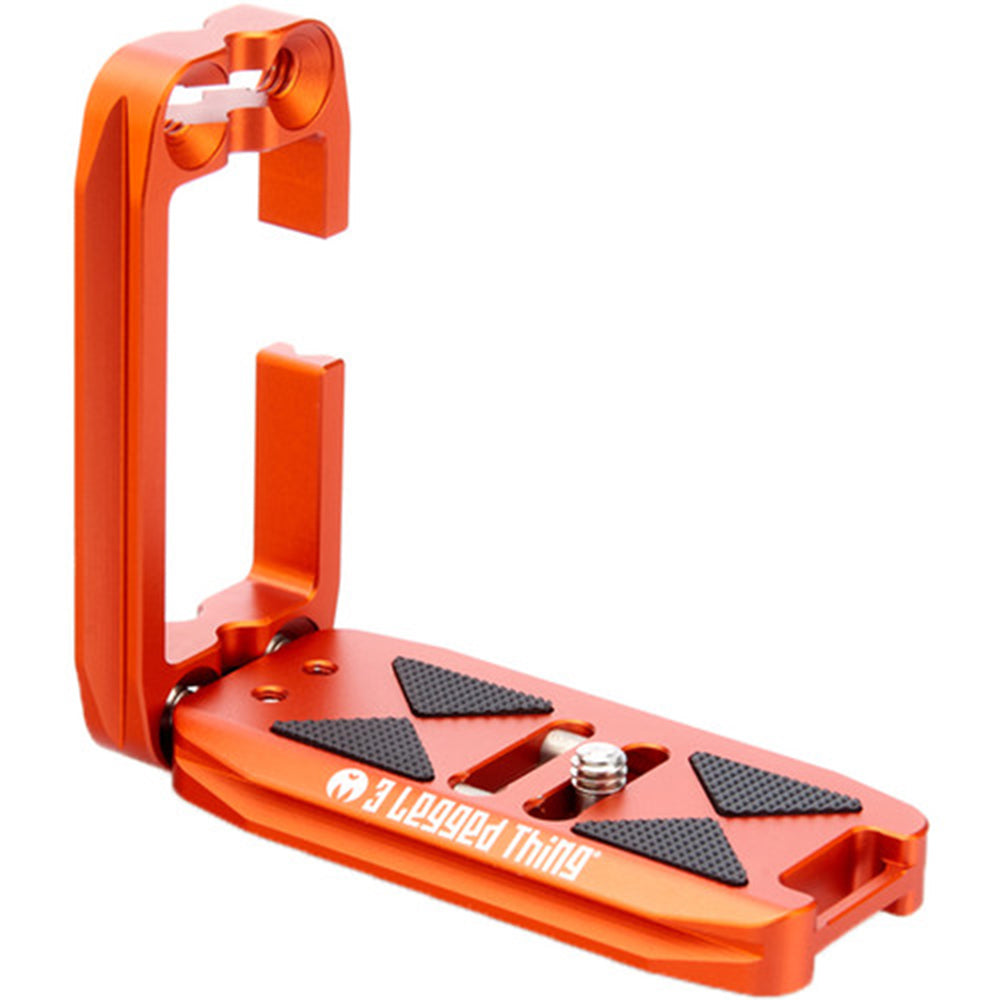 3 Legged Thing Ellie‑C Universal L‑Bracket in copper orange anodised finish, showing adjustable Arca‑type dovetail base with rubber grip pads, stainless steel sliding rods and an upright vertical plate configured for landscape-to-portrait photography.