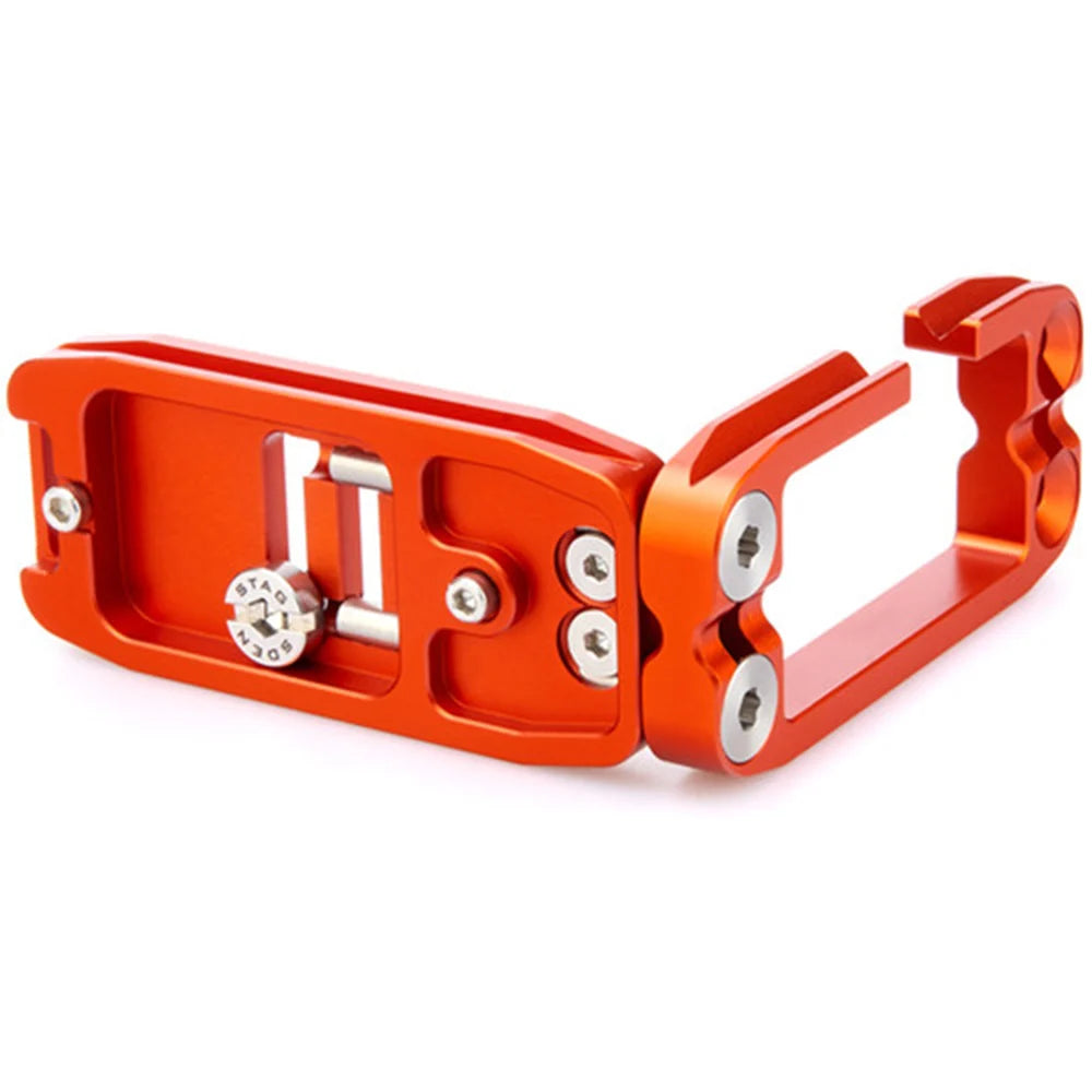 3 Legged Thing Ellie‑C Universal L‑Bracket in copper orange anodised finish, showing adjustable Arca‑type dovetail base with rubber grip pads, stainless steel sliding rods and an upright vertical plate configured for landscape-to-portrait photography.