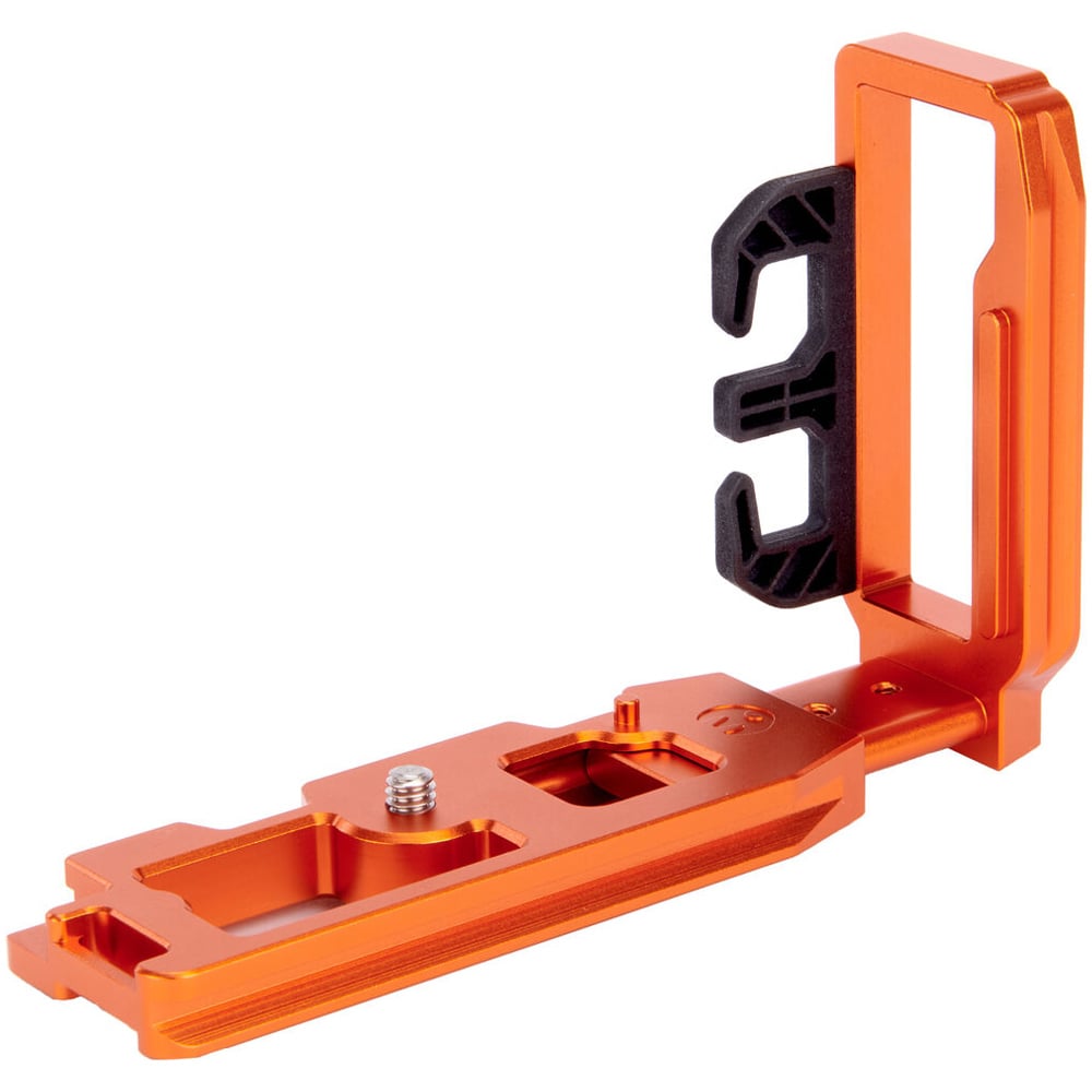 3 Legged Thing Gracy L-Bracket for Fujifilm GFX 100S and 50S II with Arca-Swiss compatibility and cable management.