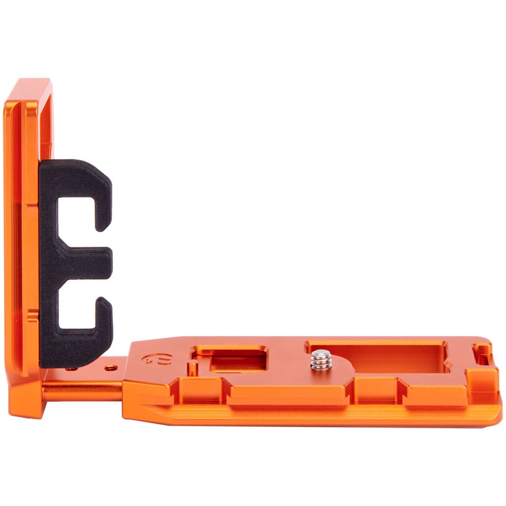 3 Legged Thing Gracy L-Bracket for Fujifilm GFX 100S and 50S II with Arca-Swiss compatibility and cable management.