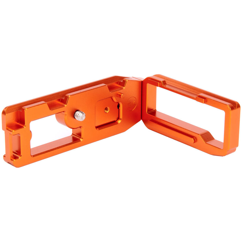 3 Legged Thing Gracy L-Bracket for Fujifilm GFX 100S and 50S II with Arca-Swiss compatibility and cable management.