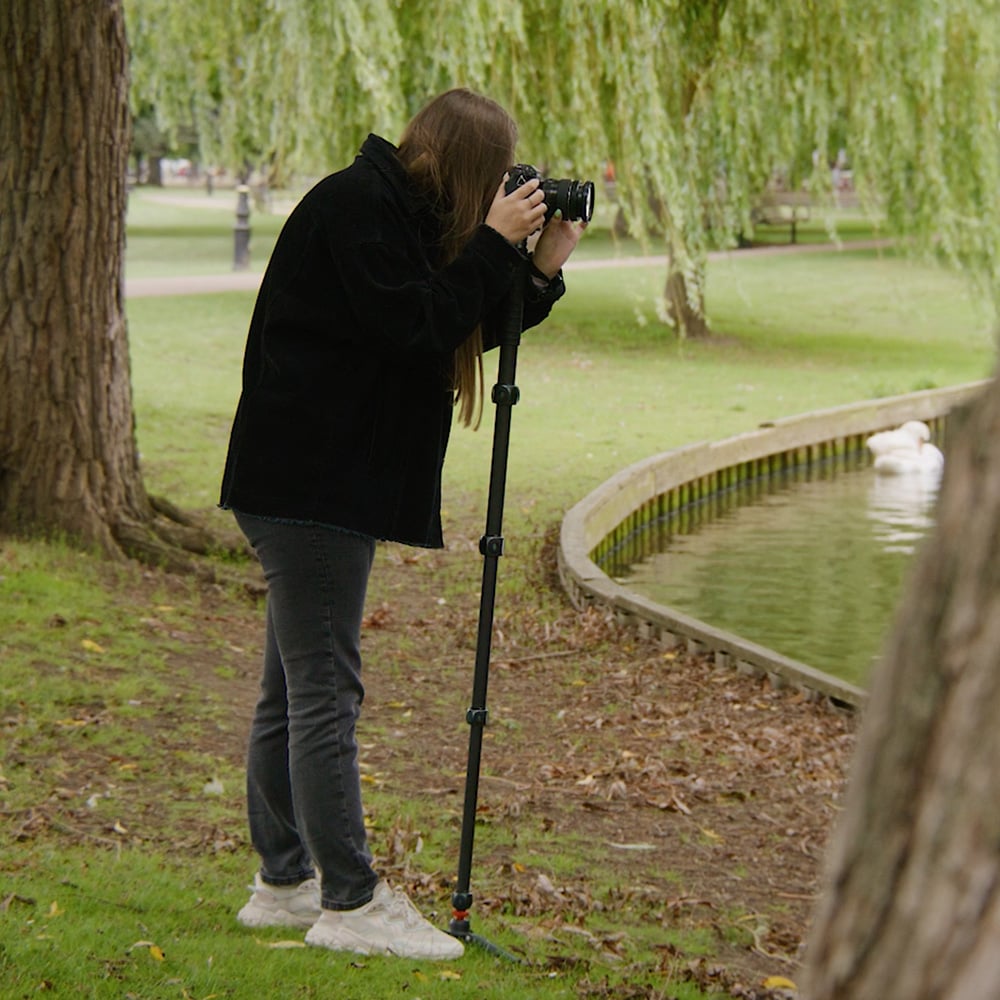 3 Legged Thing Alana Monopod with Docz Foot Stabiliser in Grey – a lightweight yet durable support system ideal for run-and-gun photography and videography.