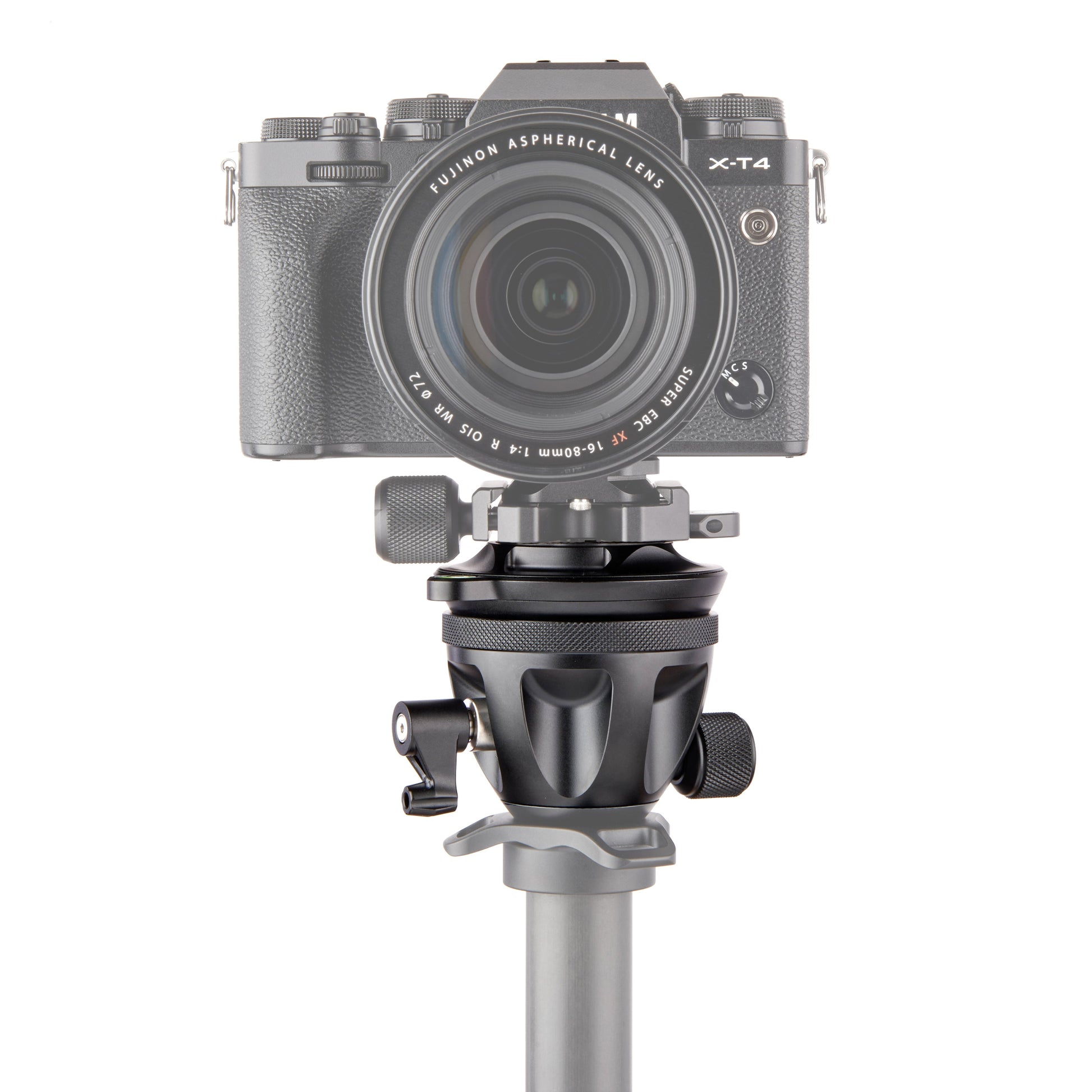 Level your horizon without having to adjust the tripod’s legs, increasing accuracy for photographers. Offers improved compatibility with heads and clamps.