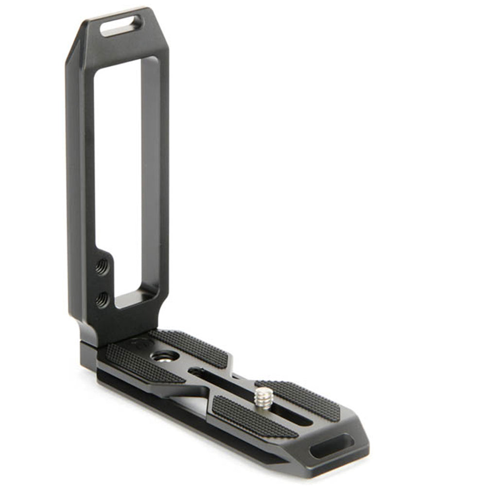 3-Legged-Thing QR11 2.0 Universal L-Bracket in matte black, Arca-Swiss compatible with quick-release clamp and vertical/horizontal mounting.