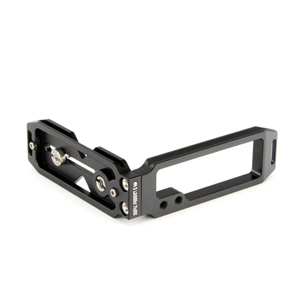 3-Legged-Thing QR11 2.0 Universal L-Bracket in matte black, Arca-Swiss compatible with quick-release clamp and vertical/horizontal mounting.