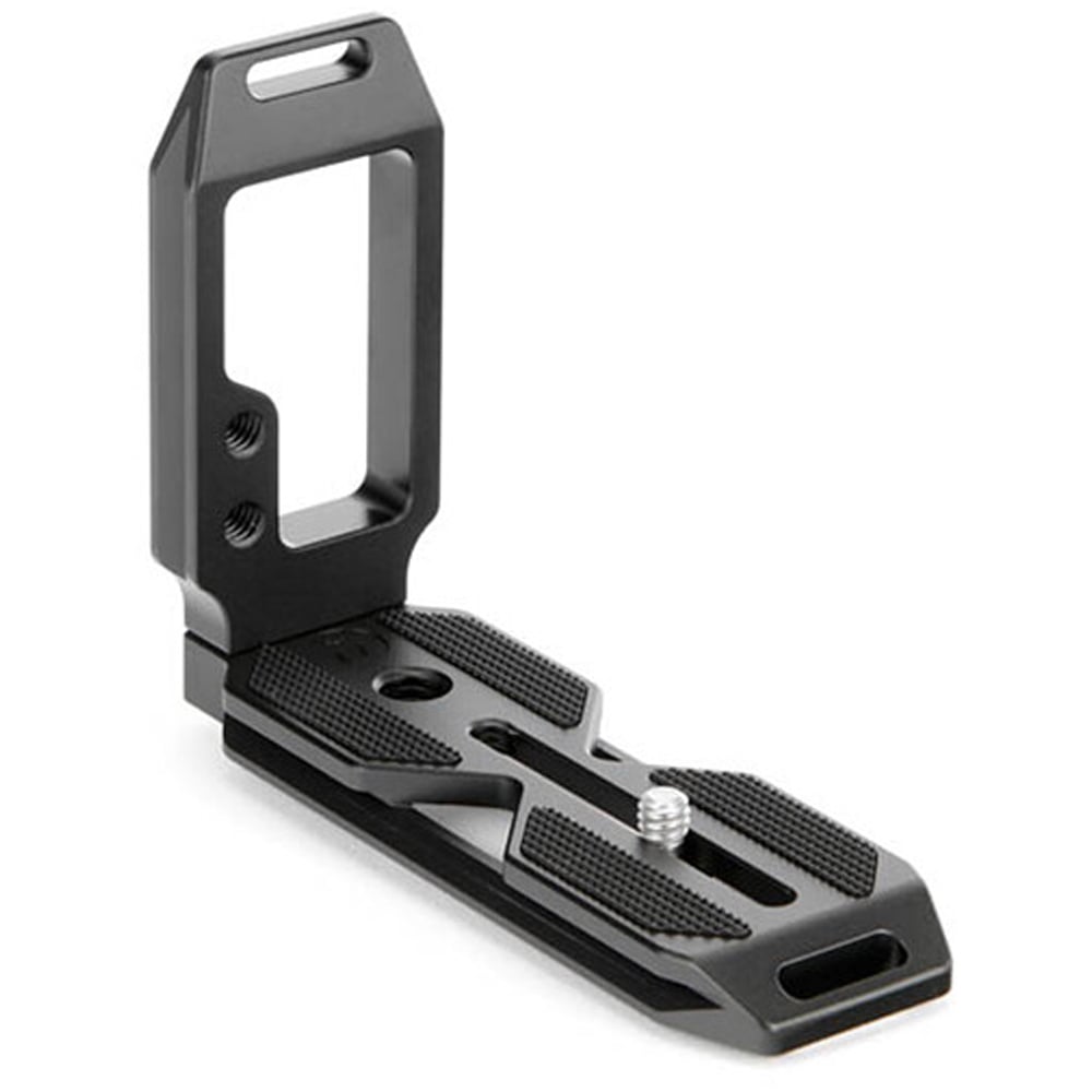 3‑Legged‑Thing QR11 2.0 Darkness universal L‑bracket in matte black with Arca‑Swiss mounting and dual 1/4″ accessory threads.