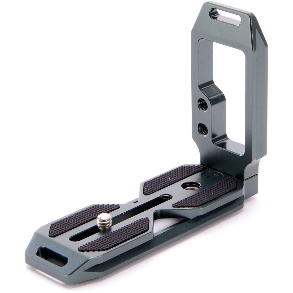 3‑Legged‑Thing QR11 LG 2.0 Grey universal L‑bracket in light grey with Arca‑Swiss compatibility and dual 1/4″ accessory threads.