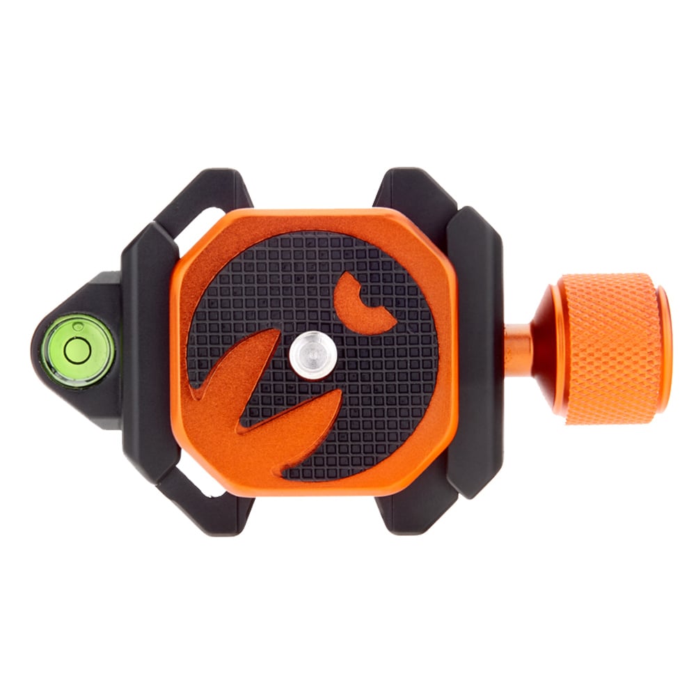 3 Legged Thing Universal Twist Clamp with quick-release plate – a compact, Arca-Swiss compatible clamp featuring a secure twist-lock mechanism for precision mounting.