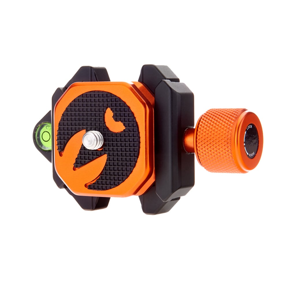 3 Legged Thing Universal Twist Clamp with quick-release plate – a compact, Arca-Swiss compatible clamp featuring a secure twist-lock mechanism for precision mounting.
