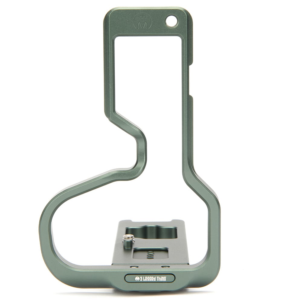 3 Legged Thing Zaara grey L-Bracket custom-designed for Nikon Z9 with Arca-Swiss compatibility.
