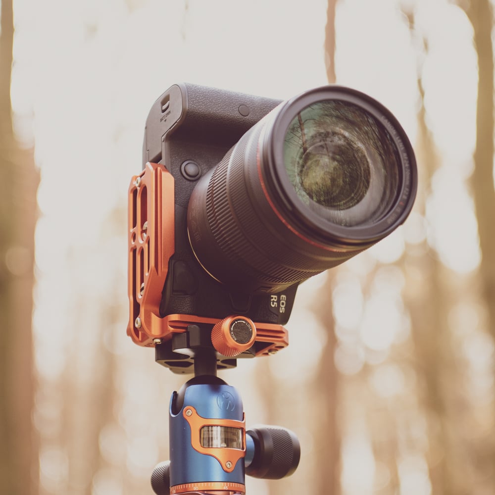 3 Legged Thing Roxie-C Bracket for Canon EOS R5 & R6 in copper, Arca-Swiss compatible, durable aluminium design.