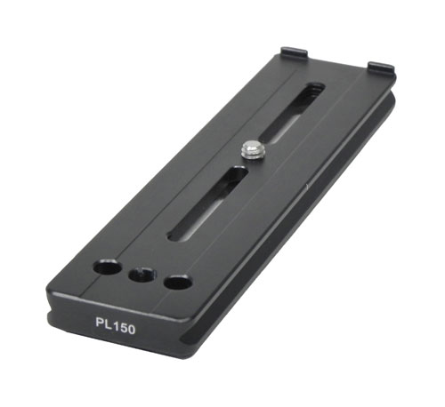 Benro PL‑150 Arca‑Swiss quick‑release plate in black aluminum (150 × 38 × 12 mm) with ¼″–20 screw and anti‑twist surface.