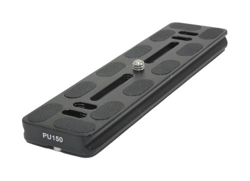 Benro PU‑150 Arca‑style quick release plate, long rectangular black anodised aluminium alloy plate featuring anti‑slip rubber pads, central 1/4”-20 mounting screw, dual dovetail edges, and a 3/8” centre threaded socket for versatile camera mounting.