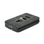 Benro PU‑60 Arca‑Swiss quick‑release plate in black with rubber anti-twist surface and ¼″ mounting screw.