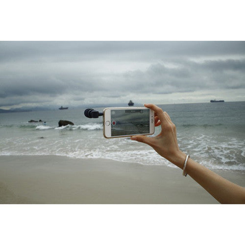 Saramonic SmartMic ultra-compact electret condenser microphone with 3.5mm TRRS connector, cardioid polar pattern, 35 Hz to 18 kHz frequency response, built-in shockmount to reduce handling noise, lightweight 21g, plug-and-play with no battery required for iOS, Mac, and Android devices.