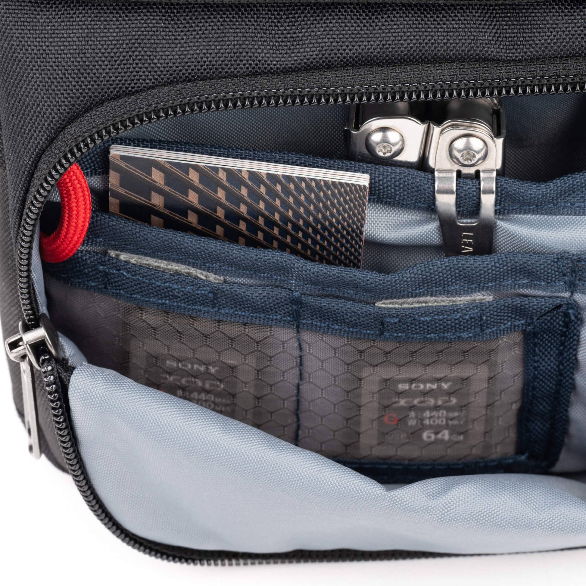 Mover 20 V2 with adjustable interior dividers for camera and lenses