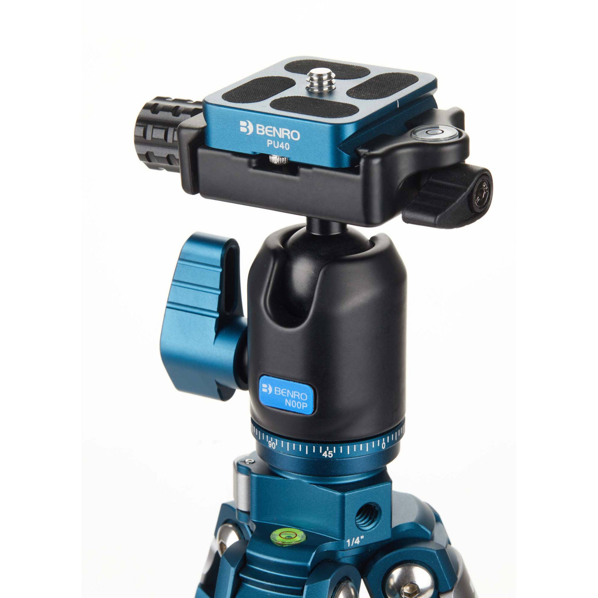 Benro CyanBird Carbon Fibre Aluminium Tripod with N00P Ball Head, lightweight and precise support for DSLR and mirrorless cameras.