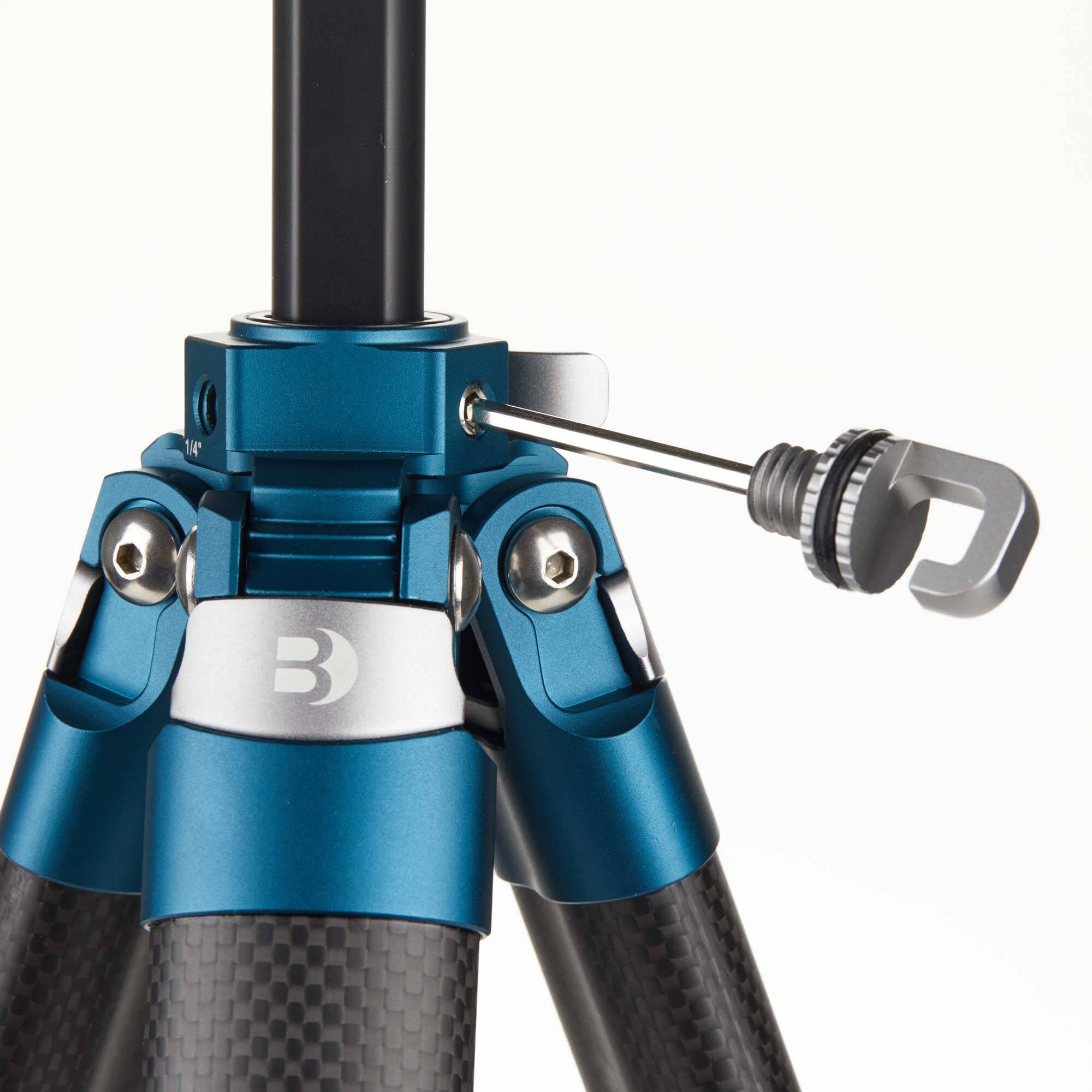 Benro CyanBird Carbon Fibre Aluminium Tripod with N00P Ball Head, lightweight and precise support for DSLR and mirrorless cameras.
