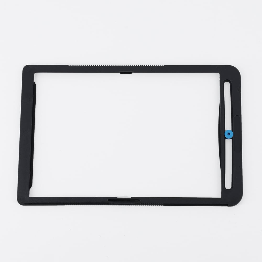 This kit includes an 82mm CPL filter, 77mm adaptor ring and filter bag that holds up to four 100x150mm or 100x100mm filters each within a protecting frame.