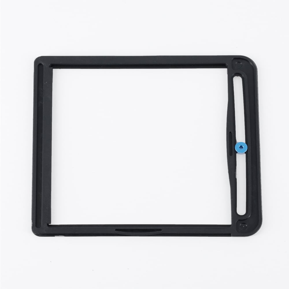 This kit includes an 82mm CPL filter, 77mm adaptor ring and filter bag that holds up to four 100x150mm or 100x100mm filters each within a protecting frame.