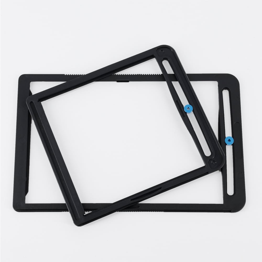 This kit includes an 82mm CPL filter, 77mm adaptor ring and filter bag that holds up to four 100x150mm or 100x100mm filters each within a protecting frame.