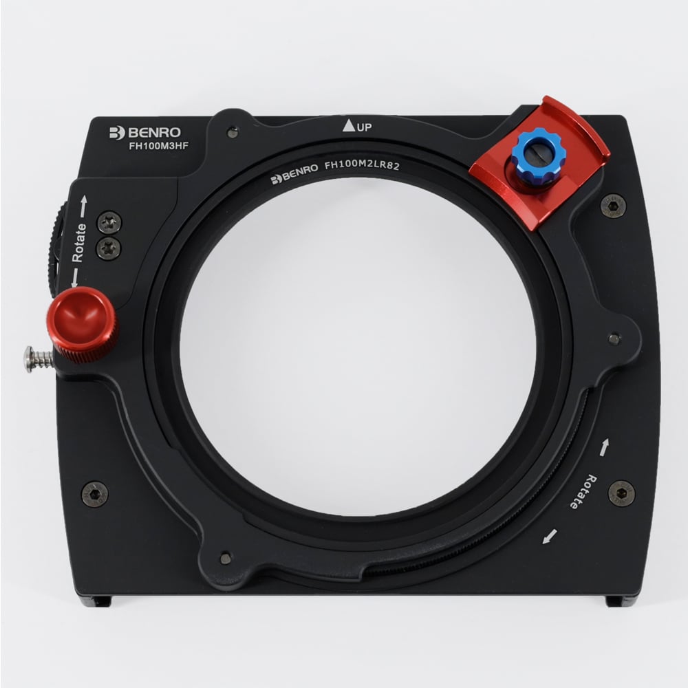 This kit includes an 82mm CPL filter, 77mm adaptor ring and filter bag that holds up to four 100x150mm or 100x100mm filters each within a protecting frame.