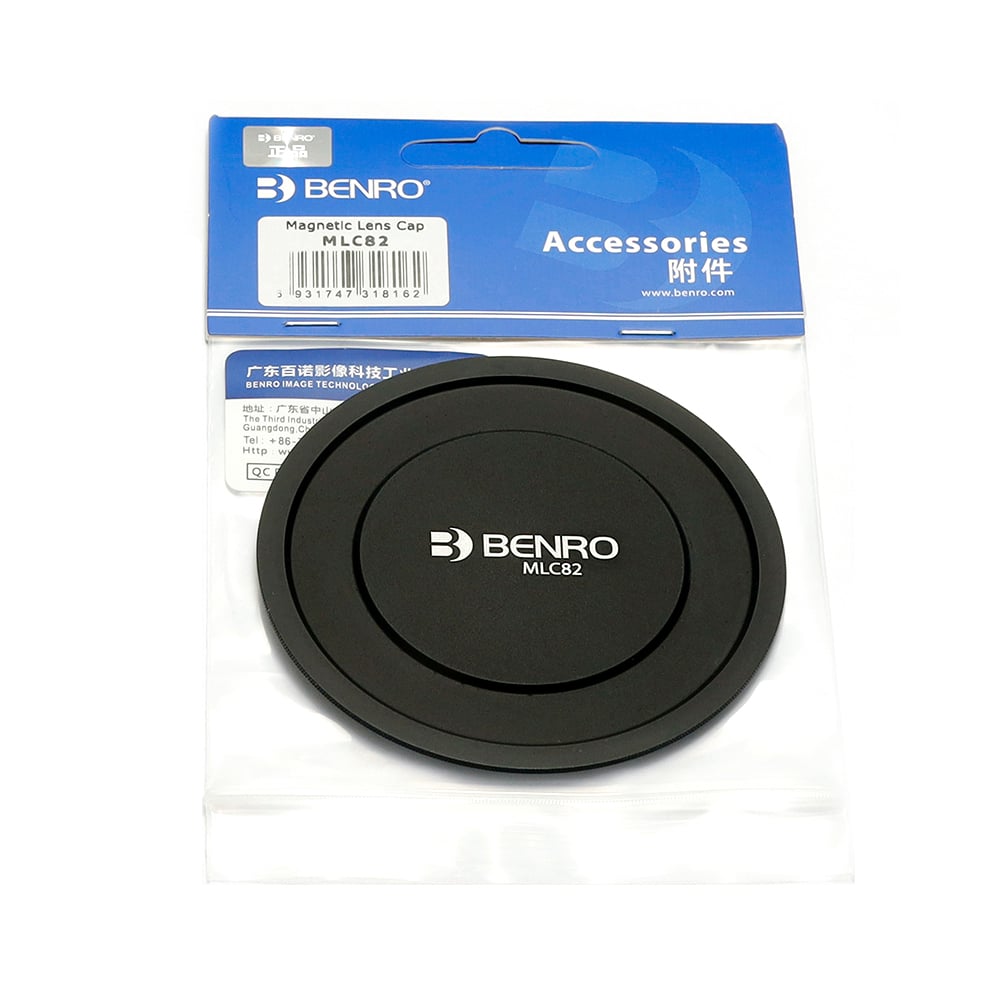 Black lens cap with Benro branding on a white background
