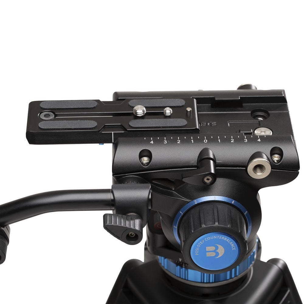 Benro S8Pro Fluid Video Head in matte black with grey accents, featuring dual ergonomic control knobs for pan and tilt, integrated bubble level, detachable quick‑release plate, and precision fluid damping system for ultra‑smooth camera movement.
