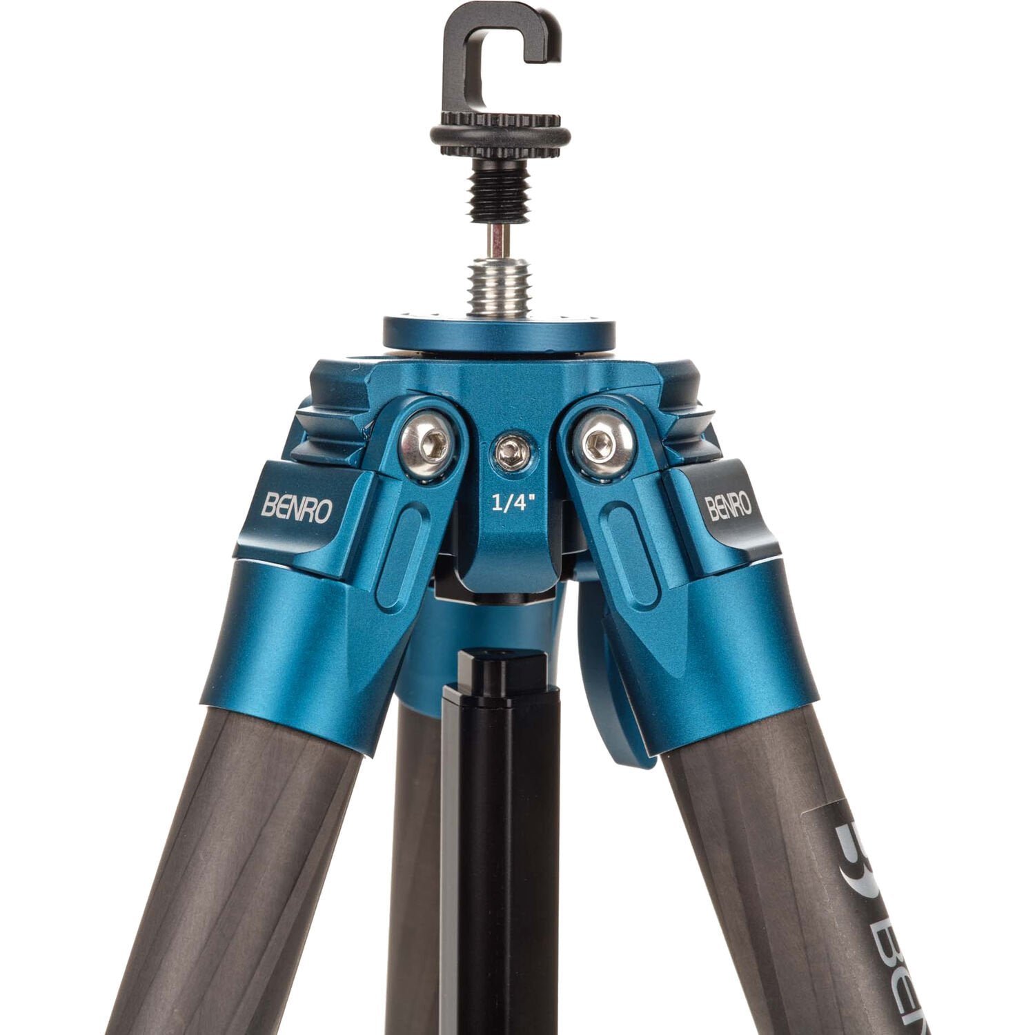 Benro SuperSlim Carbon Fibre Tripod with Ball Head – an ultra-lightweight yet durable tripod perfect for travel, featuring strong carbon fibre legs and smooth ball head control.