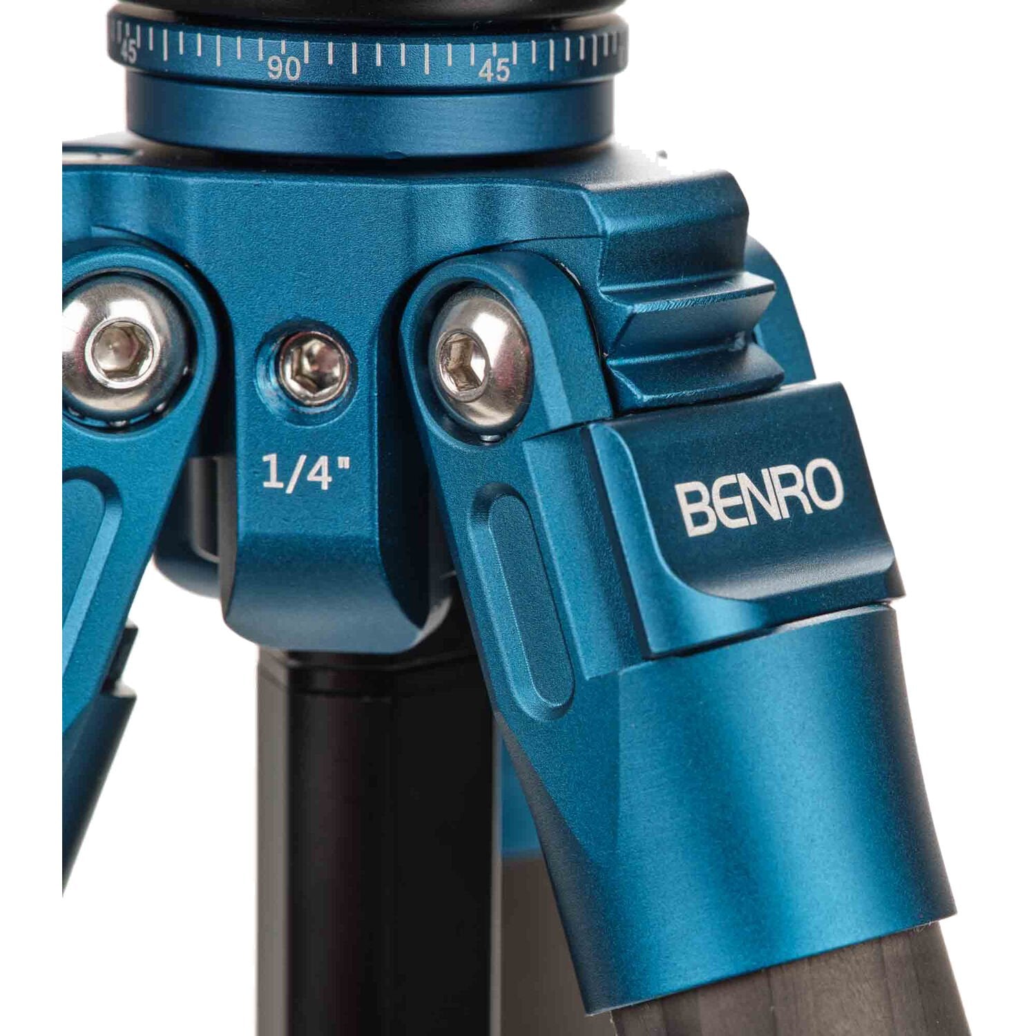 Benro SuperSlim Carbon Fibre Tripod with Ball Head – an ultra-lightweight yet durable tripod perfect for travel, featuring strong carbon fibre legs and smooth ball head control.