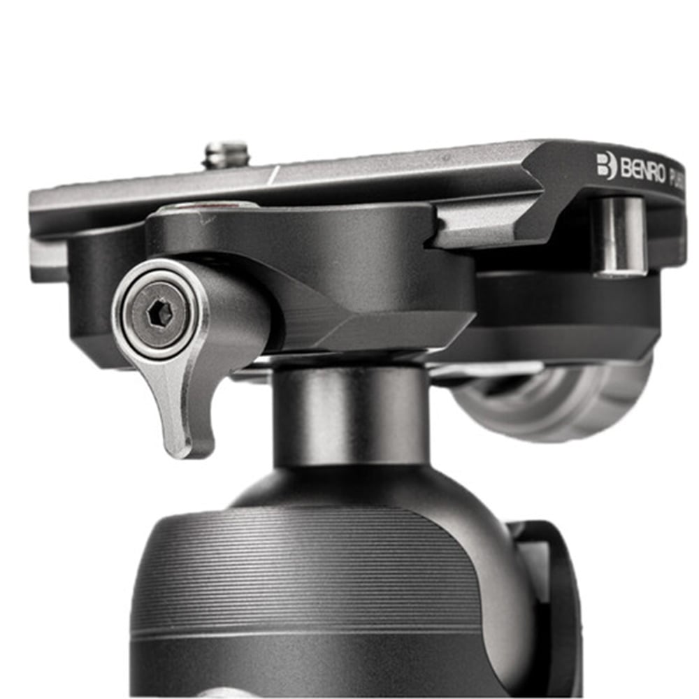 Benro VX20 Two‑Series Arca‑type aluminum ball head in black with ergonomic control knobs for smooth pan and tilt adjustments.