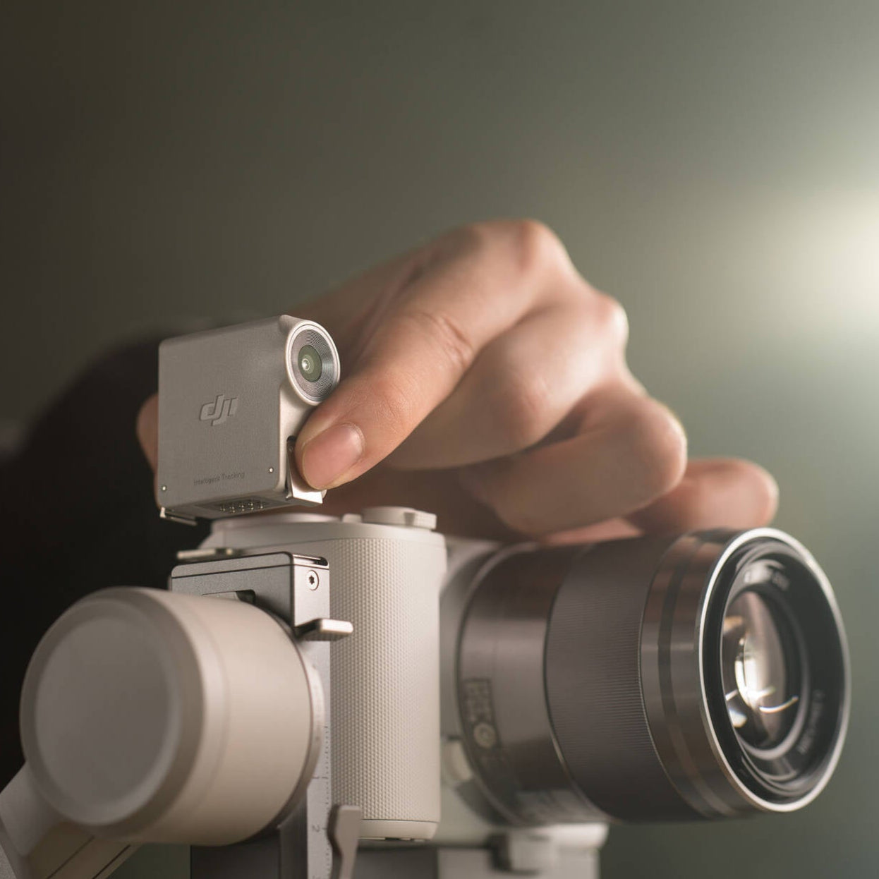 DJI RS 4 Mini Gimbal Stabiliser – lightweight 3-axis stabilizer designed for mirrorless cameras, offering smooth footage, compact design, and advanced shooting modes.