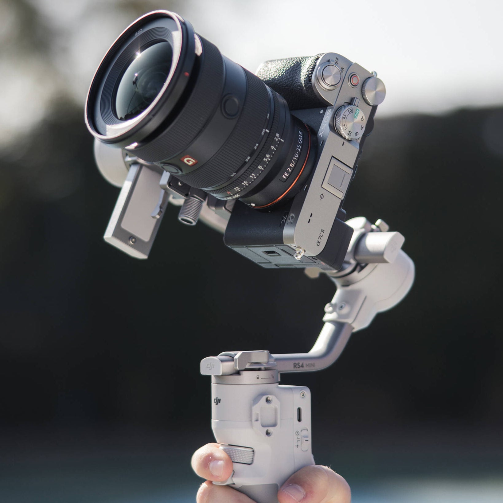 DJI RS 4 Mini Gimbal Stabiliser – lightweight 3-axis stabilizer designed for mirrorless cameras, offering smooth footage, compact design, and advanced shooting modes.