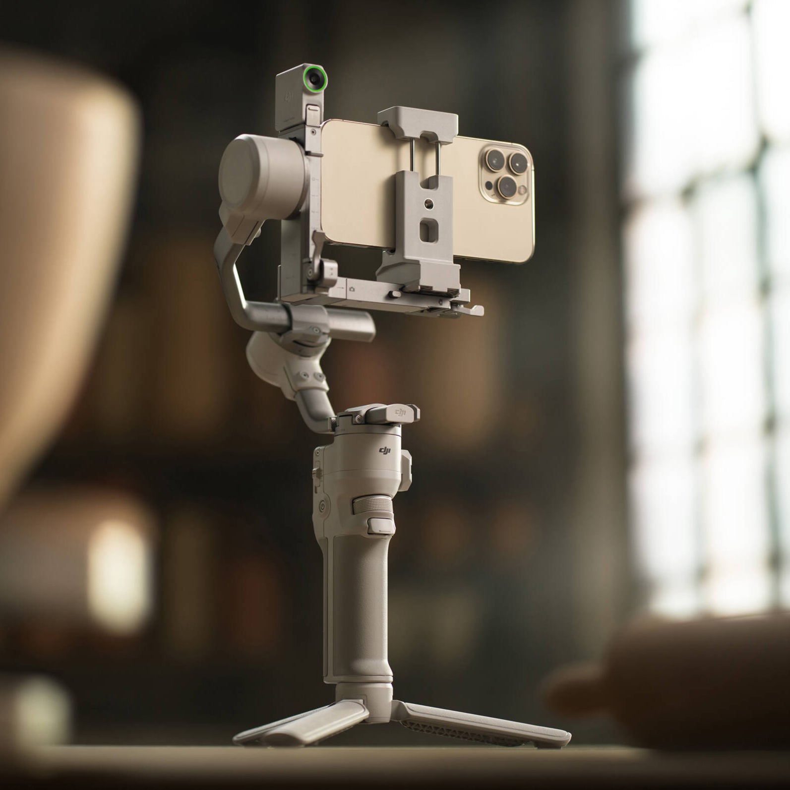 DJI RS 4 Mini Gimbal Stabiliser – lightweight 3-axis stabilizer designed for mirrorless cameras, offering smooth footage, compact design, and advanced shooting modes.