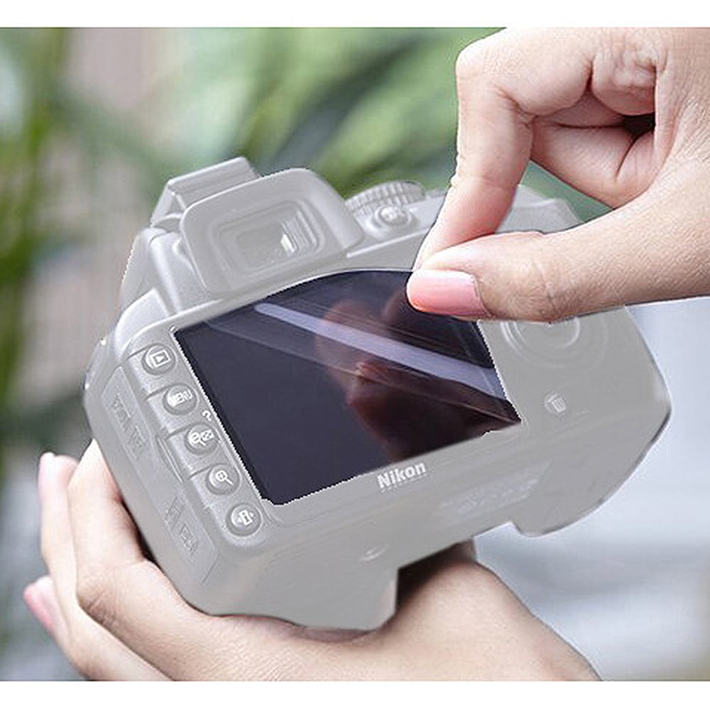 A glass screen protector that fits your Nikon Z8 camera perfectly and safeguards it from dirt and scratches, whilst maintaining near-perfect clarity.