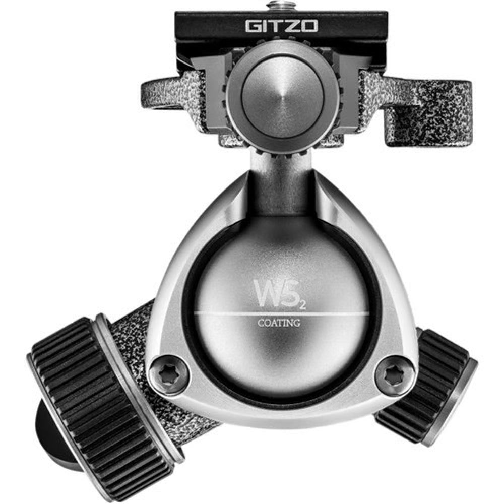 Gitzo S1 Center Ball Heads are conveniently Arca-type compatible. The GH1382QD Gitzo ball head stands 11.2 cm high, holds up to 14 kg and weighs 0.5 kg.