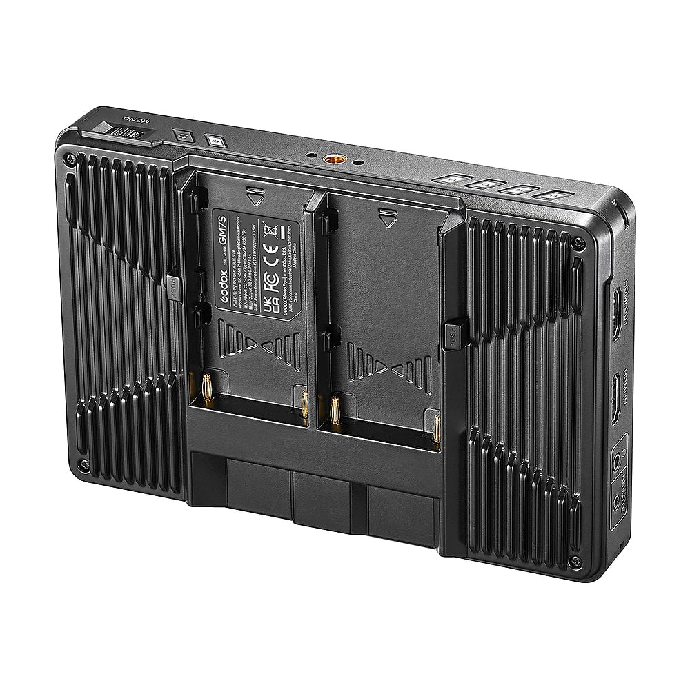 An on-camera monitor that offers optimal solutions for vloggers and videographers alike. It features various image monitoring tools and 4K video support.