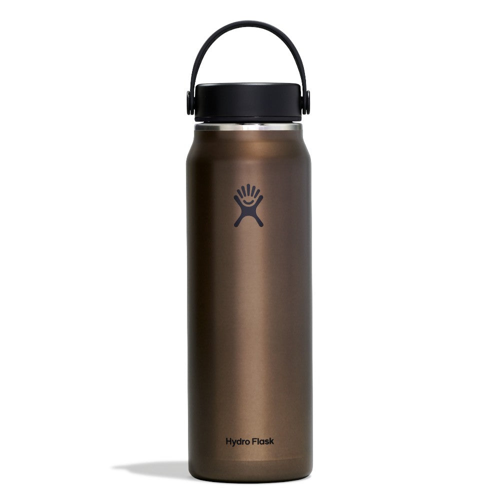 The lightweight 946 ml Hydro Flask bottle keeps drinks cold for 24h, hot for 12h. 25% lighter, leakproof, BPA-free & perfect for outdoor adventures.
