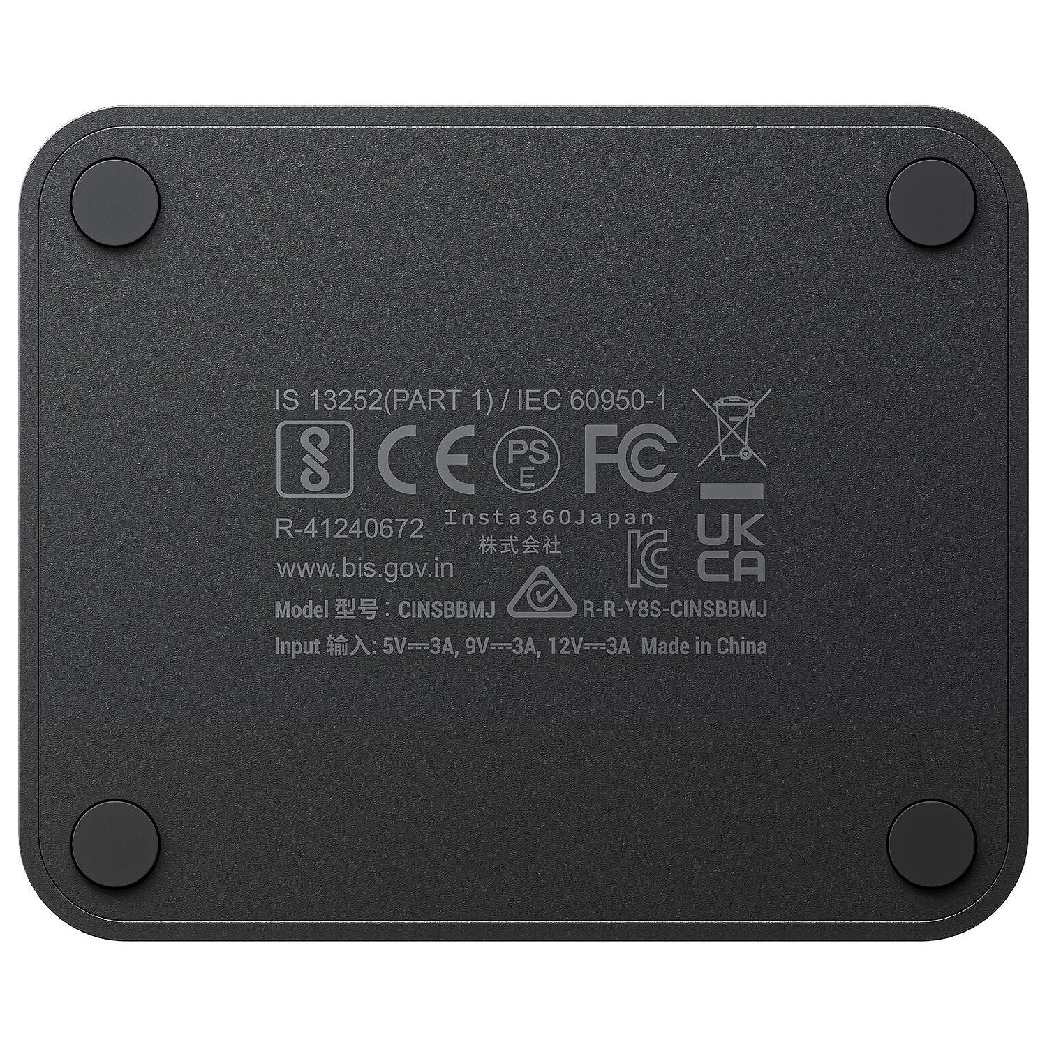 Insta360 Fast Charge Hub for X4 – compact charging station designed to quickly charge up to three X4 batteries simultaneously.