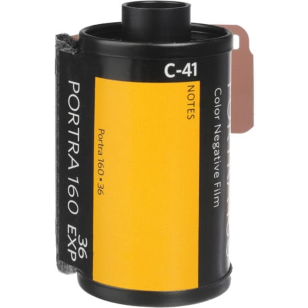 This film provides accurate colour and natural skin tones and you can expect high sharpness and fine edge detail. Perfect for scanning.