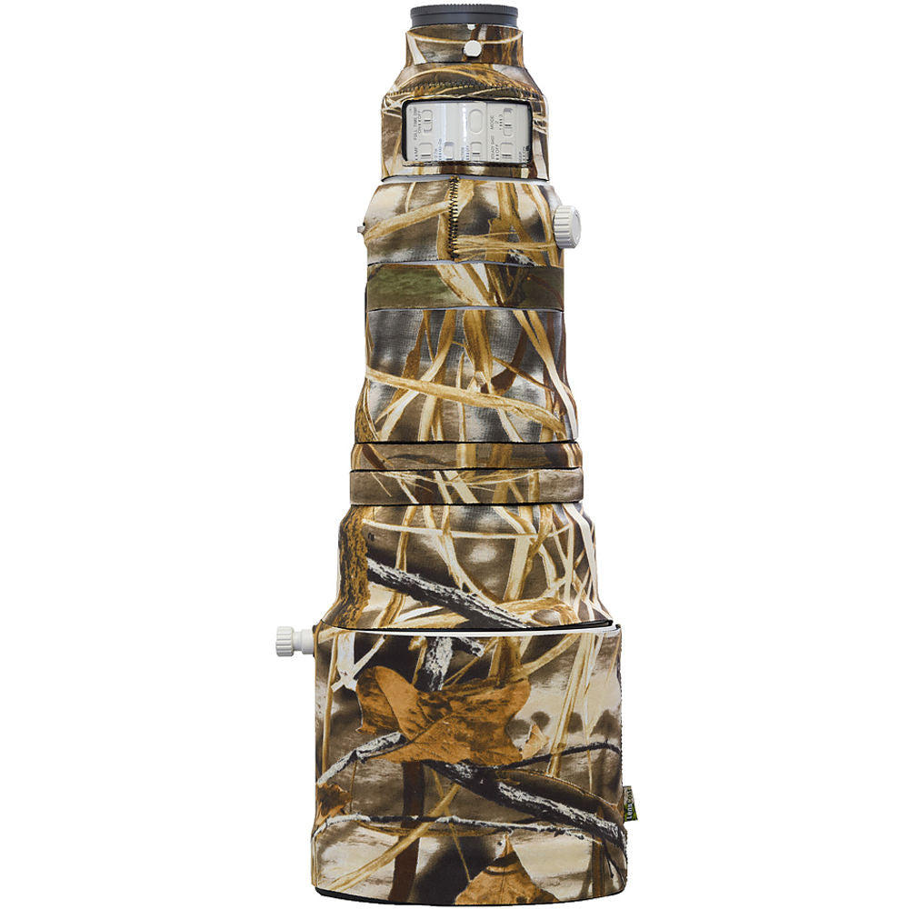 Protect your lens with this Realtree LensCoat, for a Sony FE 400mm F2.8 GM OSS lens. This neoprene coat helps protect the lens from bumps and scratches.