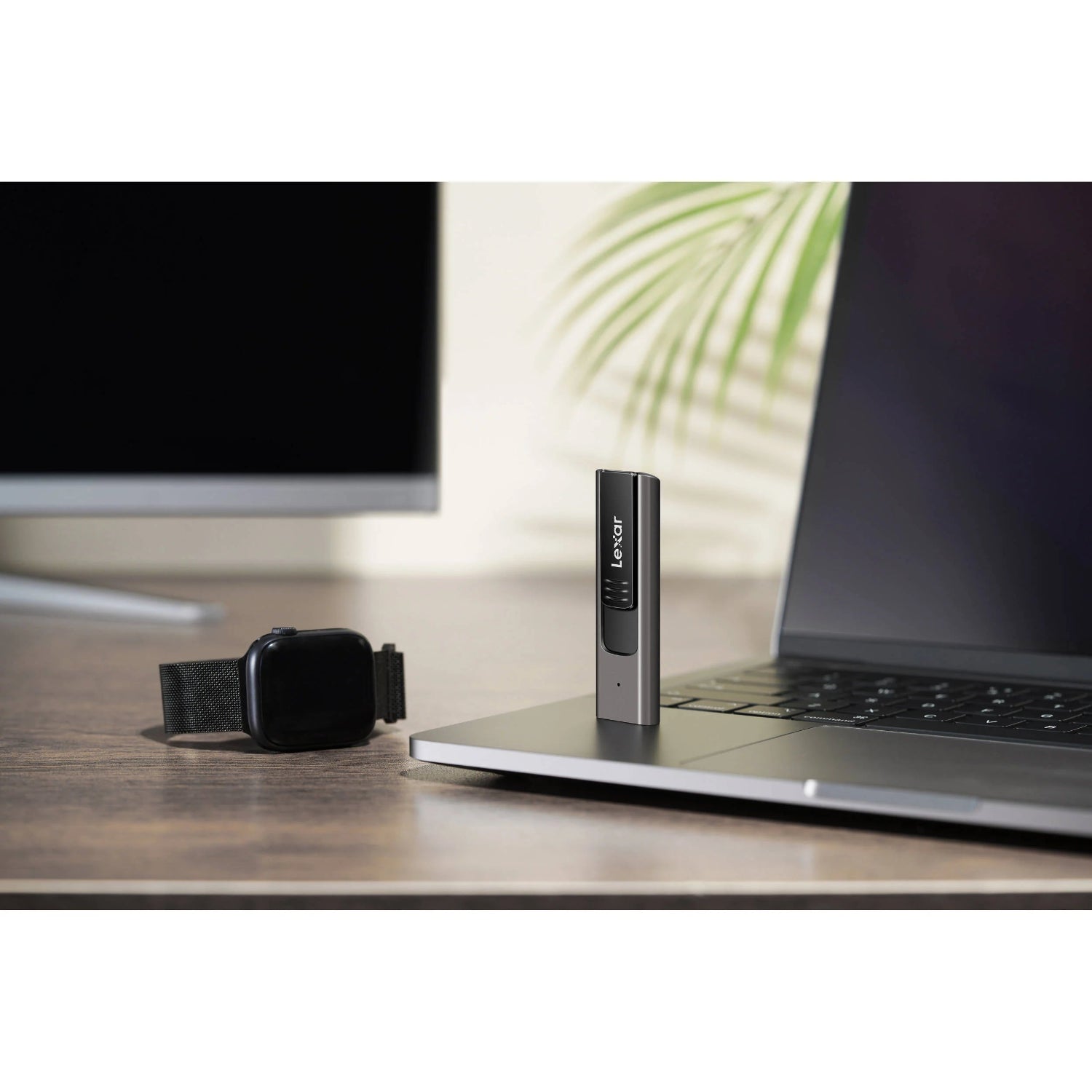 Take your data everywhere you go with the Lexar USB flash drive. It features read speeds of up to 400MB/s to transfer your files quick and efficiently.