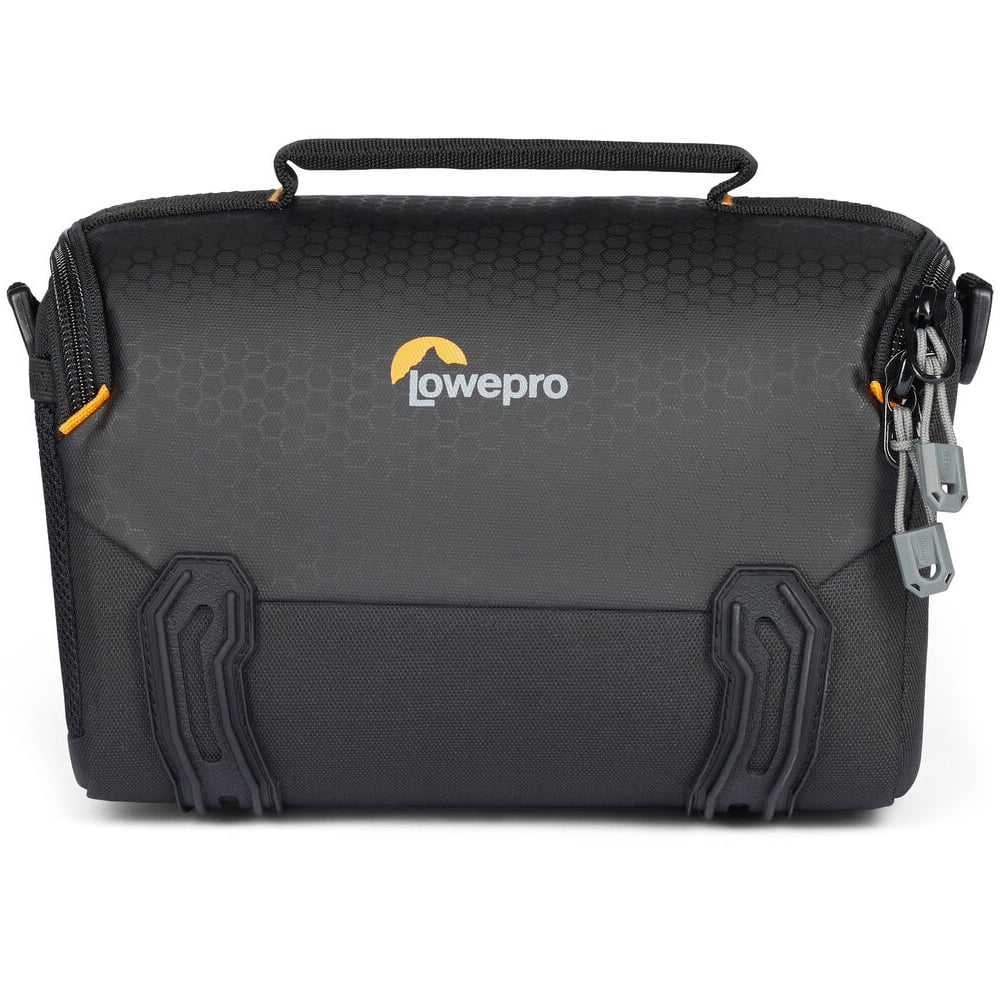 Lowepro Adventura SH 140 III black shoulder bag for mirrorless camera with kit lens
