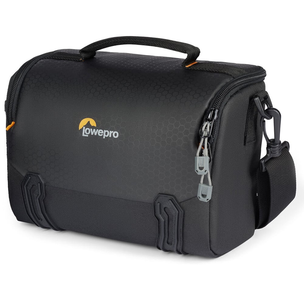 Lowepro Adventura SH 140 III black shoulder bag for mirrorless camera with kit lens
