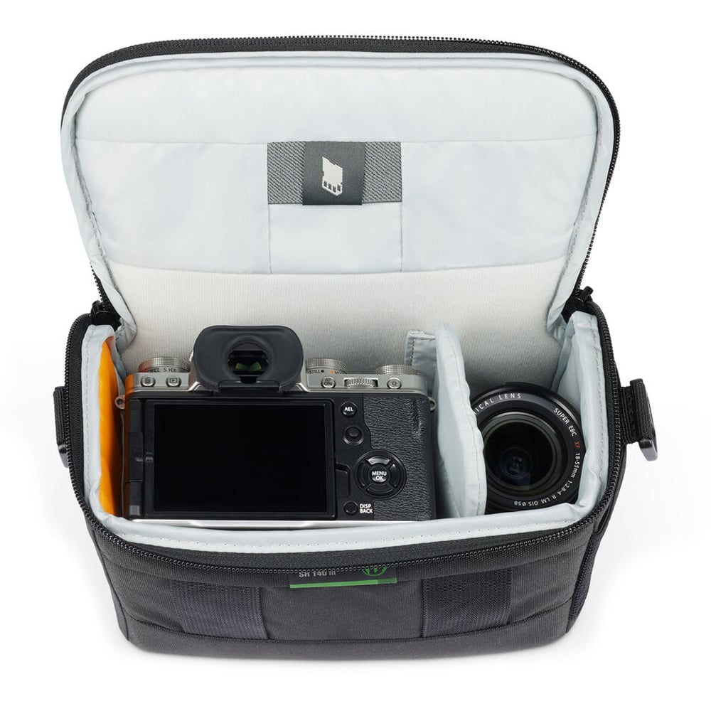 Lowepro Adventura SH 140 III black shoulder bag for mirrorless camera with kit lens
